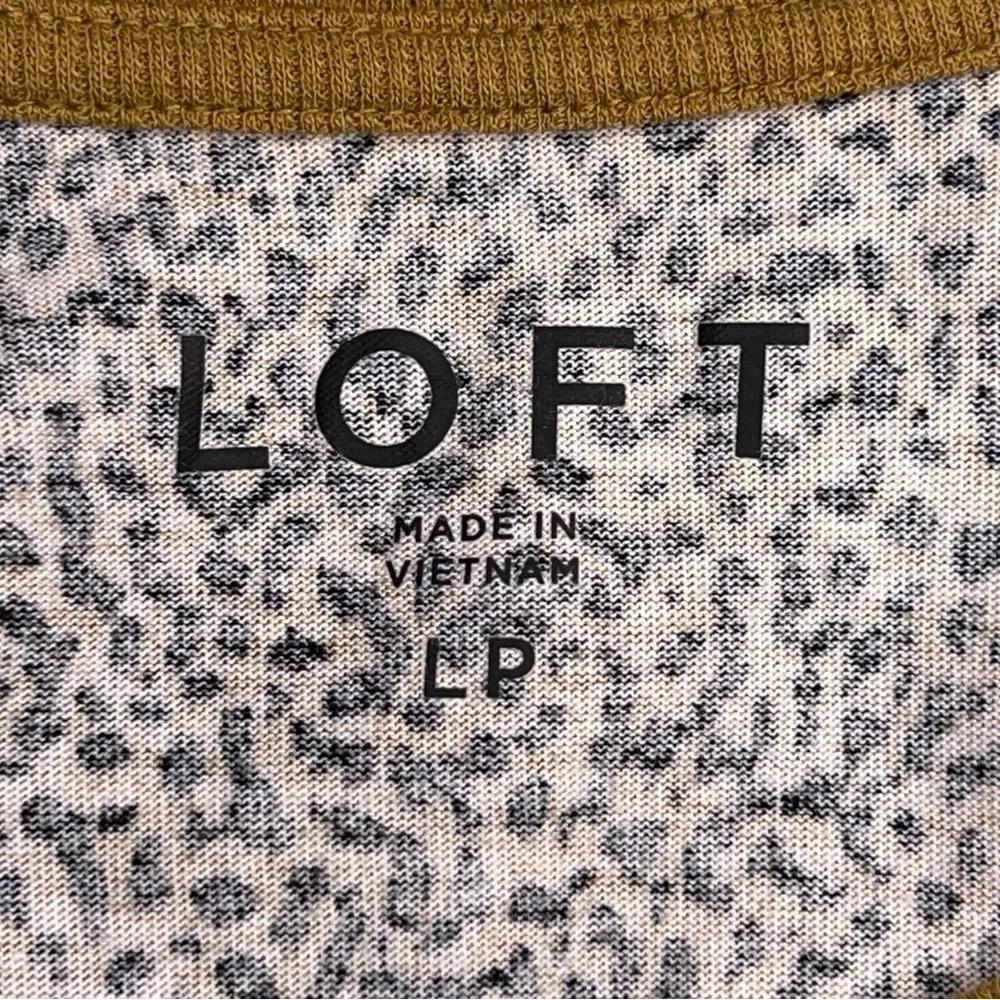 Petite Large Ann Taylor Loft Animal Print Top Cap Sleeves Cotton Blend Casual